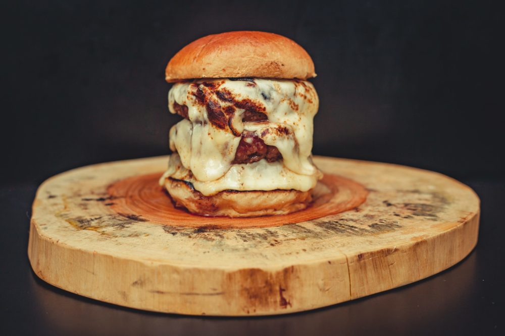 Lire la suite à propos de l’article Les 10 meilleurs fromages pour burger